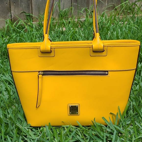 Dooney & Bourke Handbags - Dooney and Bourke Purse